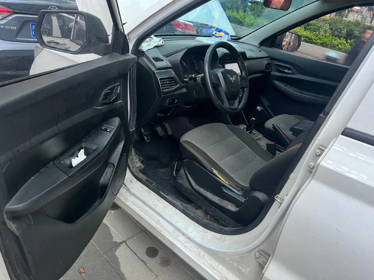 2019 WuLing HongGuang 1.5L 105HP L4 5MT,autocango,china used car exporter,china ev exporter,chinese used car exporter,chinese used ev exporter