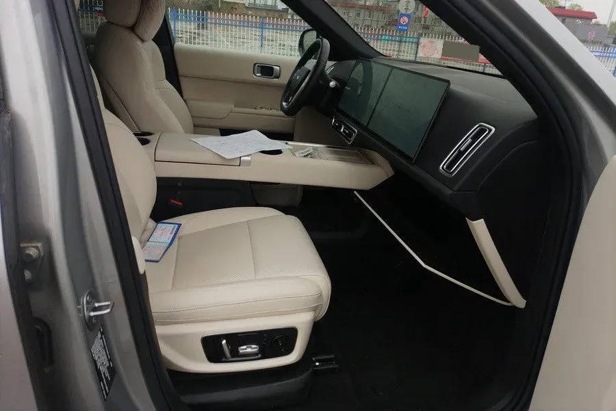 2024 Li L9 Range Extended 154HP REEV 52.3KWH,autocango,china used car exporter,china ev exporter,chinese used car exporter,chinese used ev exporter