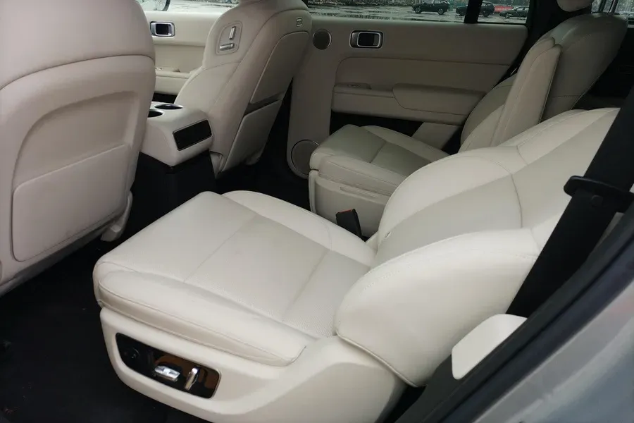 2024 Li L9 Range Extended 154HP REEV 52.3KWH,autocango,china used car exporter,china ev exporter,chinese used car exporter,chinese used ev exporter