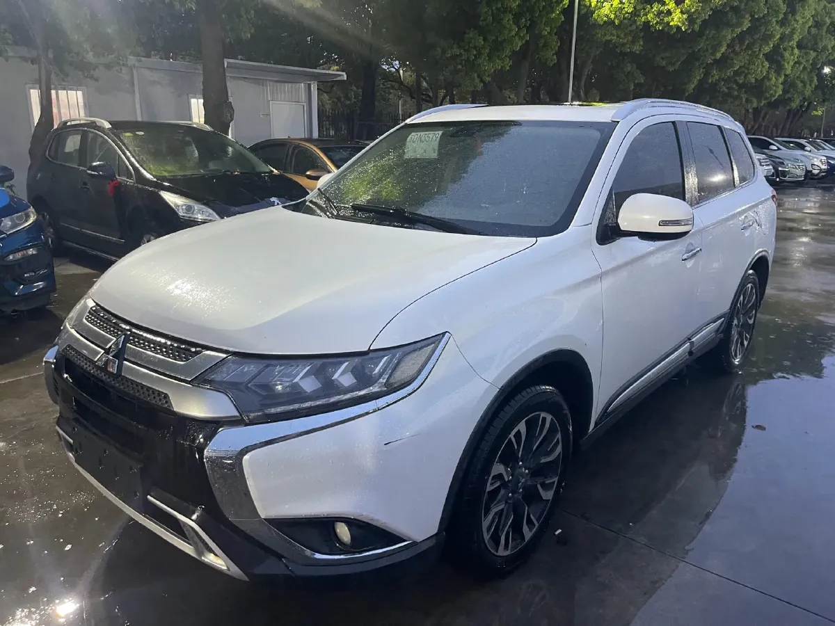 2019 Mitsubishi Outlander 2.4L 192HP L4 CVT,autocango,china used car exporter,china ev exporter,chinese used car exporter,chinese used ev exporter
