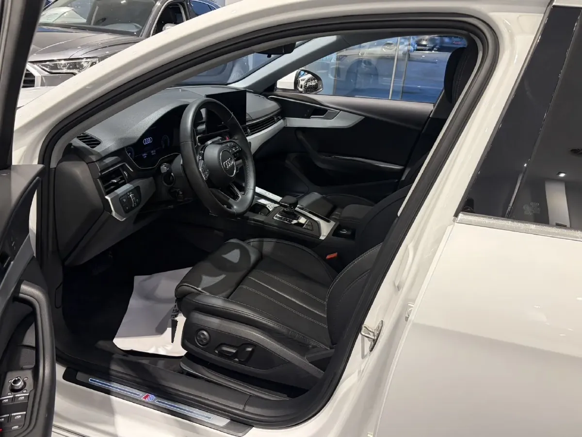 2020 Audi A4L 2.0T 190HP L4 7DCT,autocango,china used car exporter,china ev exporter,chinese used car exporter,chinese used ev exporter