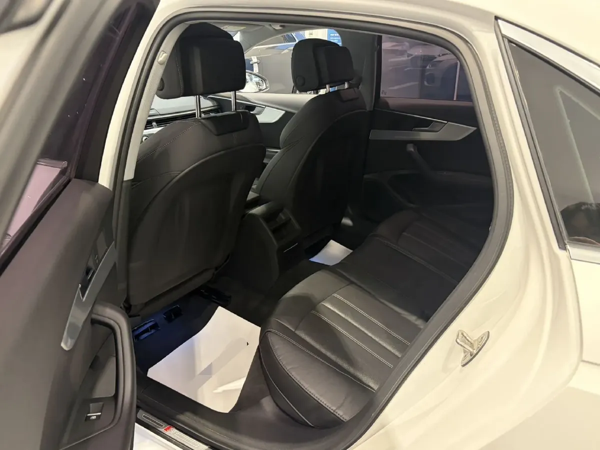 2020 Audi A4L 2.0T 190HP L4 7DCT,autocango,china used car exporter,china ev exporter,chinese used car exporter,chinese used ev exporter