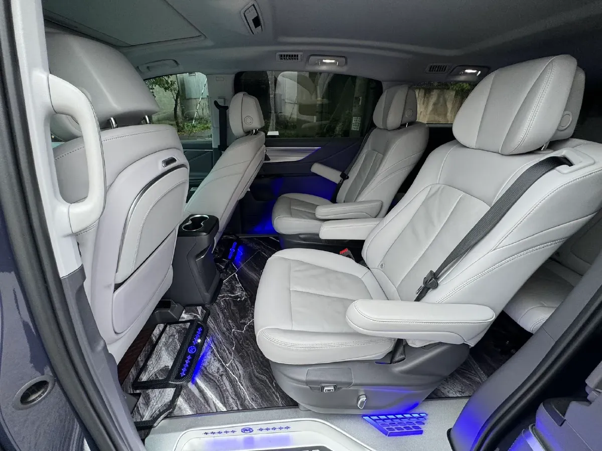 2025 Buick GL8 2.0T 237HP L4 9AT,autocango,china used car exporter,china ev exporter,chinese used car exporter,chinese used ev exporter