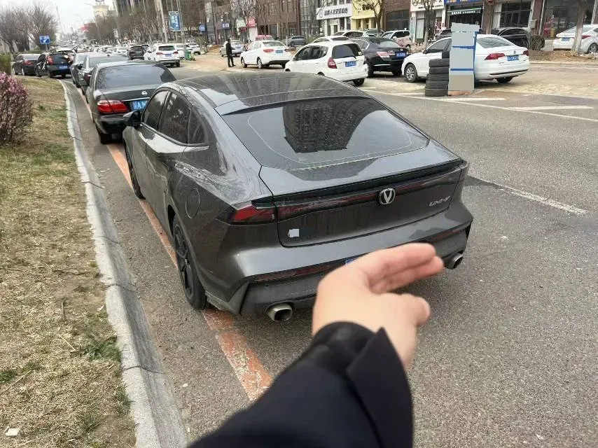 2022 ChangAn UNI-V 1.5T 188HP L4 7DCT,autocango,china used car exporter,china ev exporter,chinese used car exporter,chinese used ev exporter