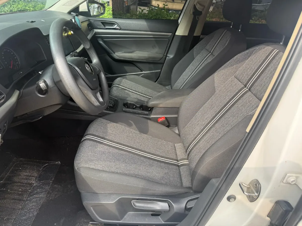 2018 Landwind XiaoYao 1.5T 163HP L4 CVT,autocango,china used car exporter,china ev exporter,chinese used car exporter,chinese used ev exporter