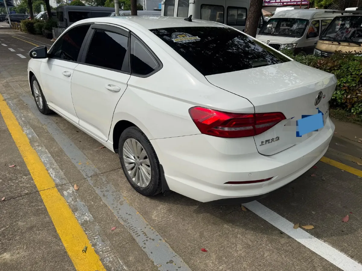 2018 Landwind XiaoYao 1.5T 163HP L4 CVT,autocango,china used car exporter,china ev exporter,chinese used car exporter,chinese used ev exporter