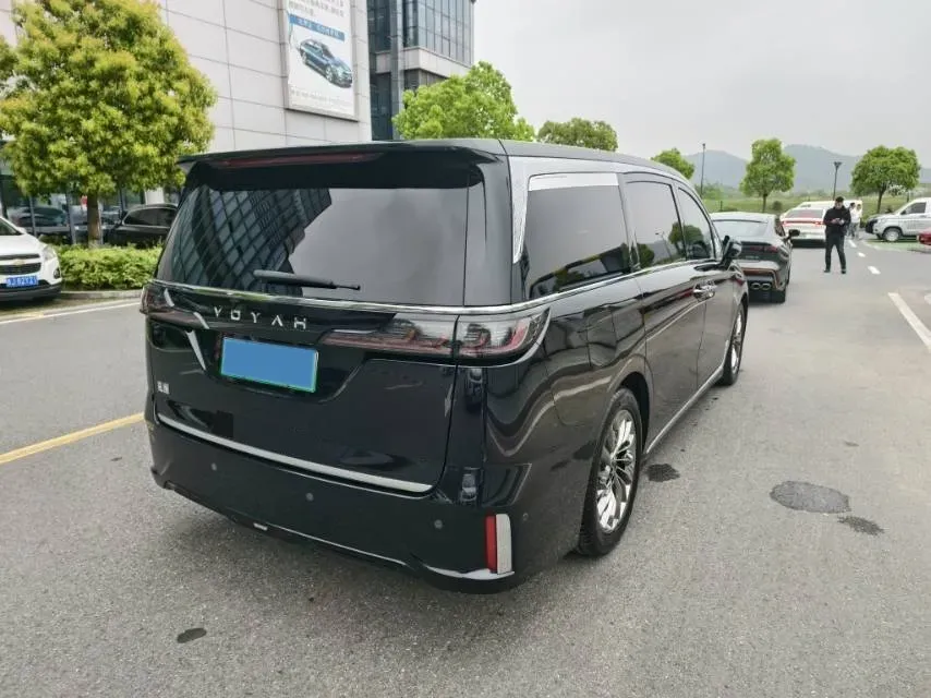 2022 Voyah Dream 1.5T 136HP L4 PHEV 25.57KWH,autocango,china used car exporter,china ev exporter,chinese used car exporter,chinese used ev exporter
