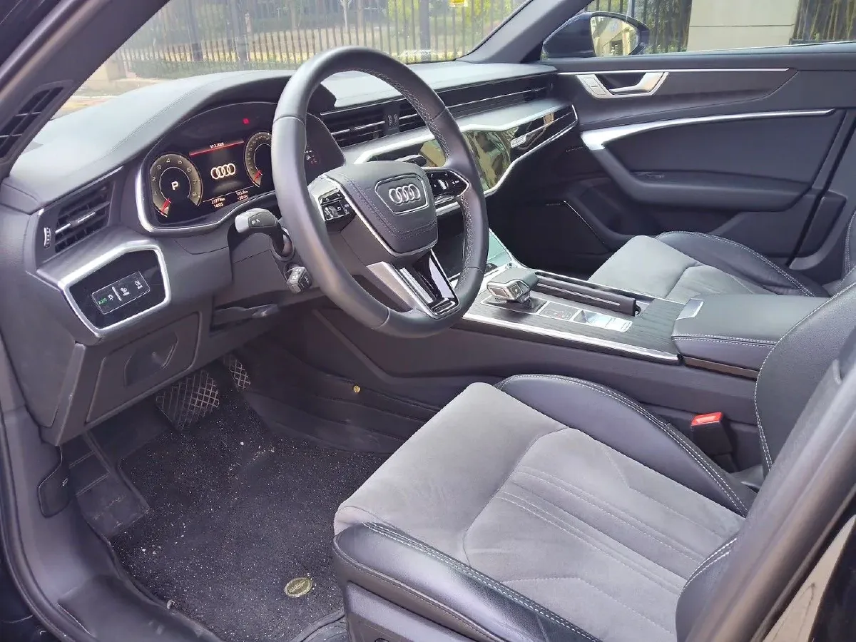 2024 Audi A6L 2.0T 245HP L4 7DCT,autocango,china used car exporter,china ev exporter,chinese used car exporter,chinese used ev exporter