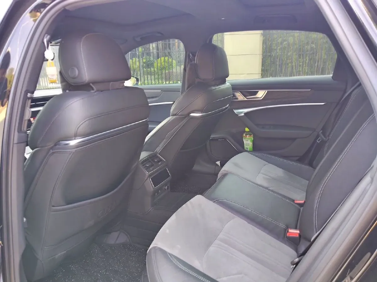 2024 Audi A6L 2.0T 245HP L4 7DCT,autocango,china used car exporter,china ev exporter,chinese used car exporter,chinese used ev exporter