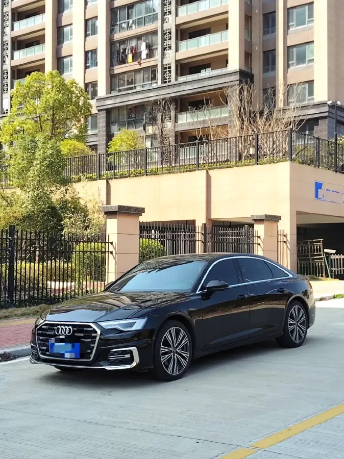 2024 Audi A6L 2.0T 245HP L4 7DCT,autocango,china used car exporter,china ev exporter,chinese used car exporter,chinese used ev exporter