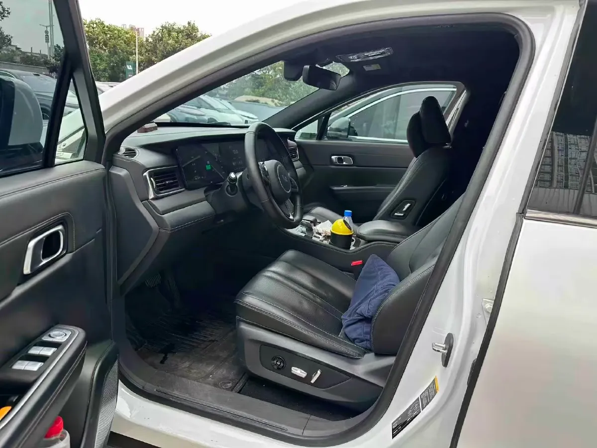 2020 Li ONE Range Extended 131HP REEV 40.5KWH,autocango,china used car exporter,china ev exporter,chinese used car exporter,chinese used ev exporter