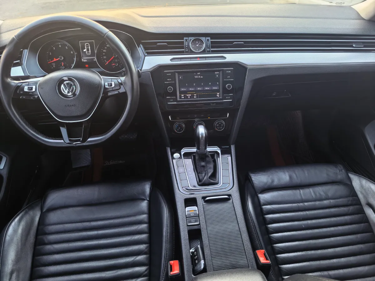 2018 Volkswagen Magotan 1.8T 180HP L4 7DCT,autocango,china used car exporter,china ev exporter,chinese used car exporter,chinese used ev exporter