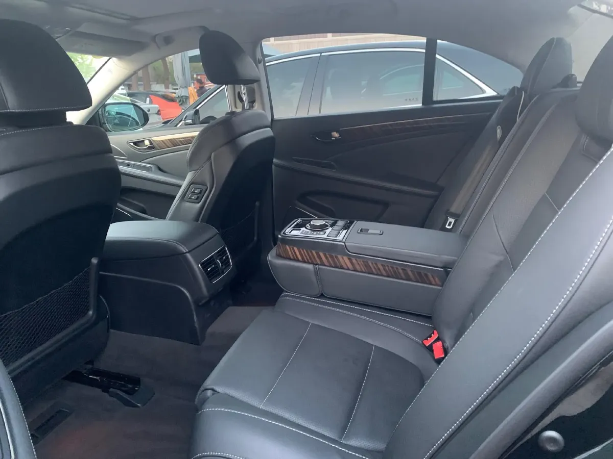 2021 HongQi H7 1.8T 188HP L4 6AT,autocango,china used car exporter,china ev exporter,chinese used car exporter,chinese used ev exporter