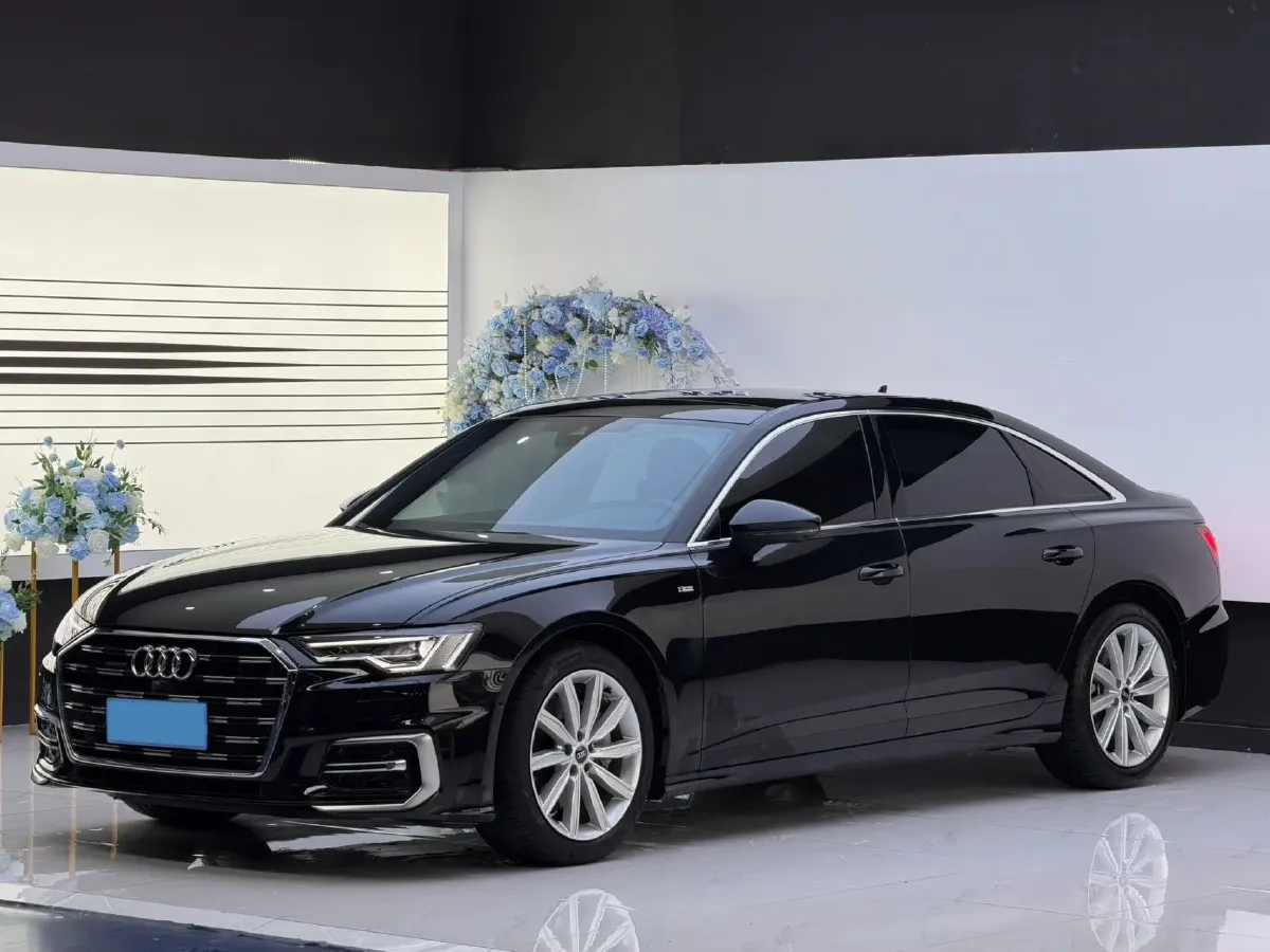 2023 Audi A6L 2.0T 245HP L4 7DCT,autocango,china used car exporter,china ev exporter,chinese used car exporter,chinese used ev exporter