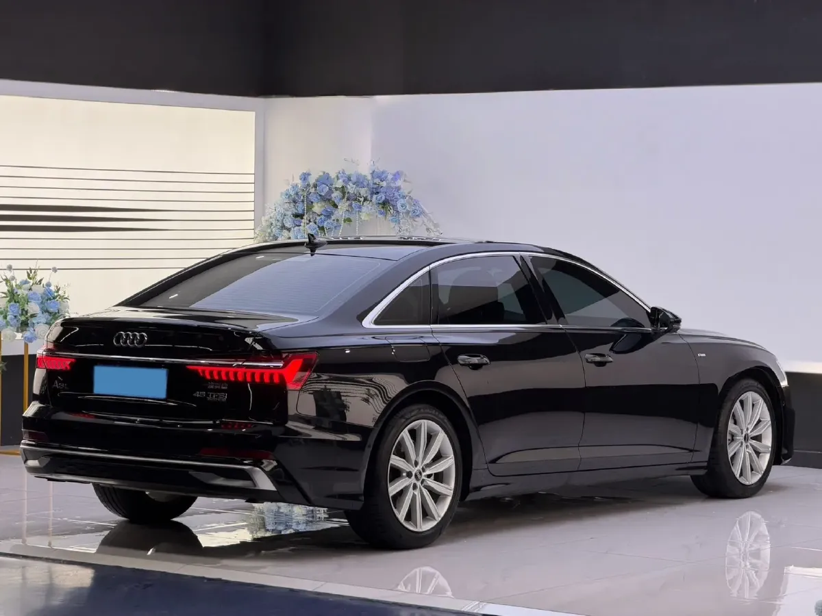 2023 Audi A6L 2.0T 245HP L4 7DCT,autocango,china used car exporter,china ev exporter,chinese used car exporter,chinese used ev exporter