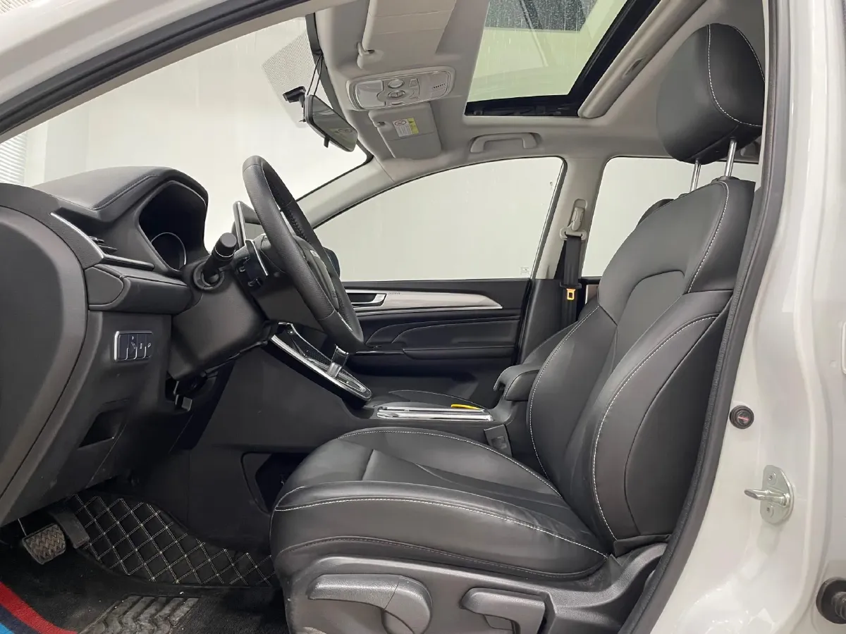 2021 Haval M6 1.5T 150HP L4 7DCT,autocango,china used car exporter,china ev exporter,chinese used car exporter,chinese used ev exporter