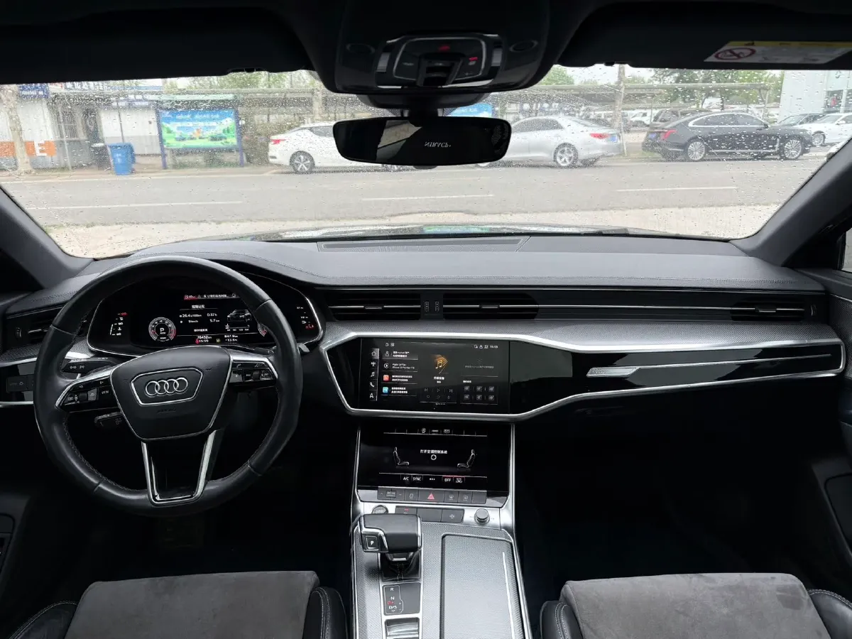 2021 Audi A6L 2.0T 224HP L4 7DCT,autocango,china used car exporter,china ev exporter,chinese used car exporter,chinese used ev exporter
