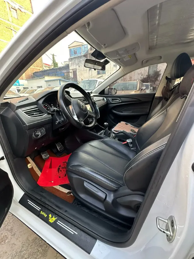 2020 Roewe i5 1.5L 120HP L4 5MT,autocango,china used car exporter,china ev exporter,chinese used car exporter,chinese used ev exporter