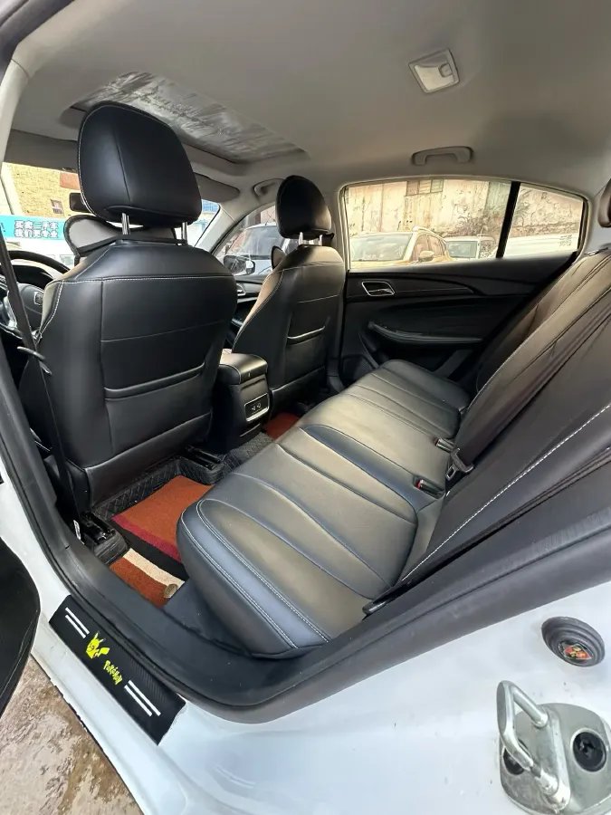 2020 Roewe i5 1.5L 120HP L4 5MT,autocango,china used car exporter,china ev exporter,chinese used car exporter,chinese used ev exporter