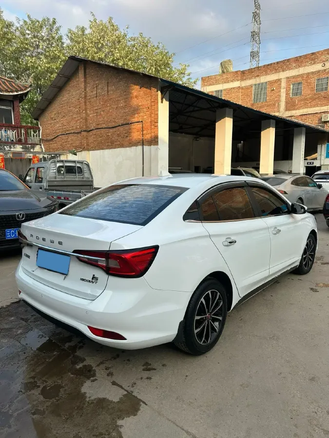 2020 Roewe i5 1.5L 120HP L4 5MT,autocango,china used car exporter,china ev exporter,chinese used car exporter,chinese used ev exporter