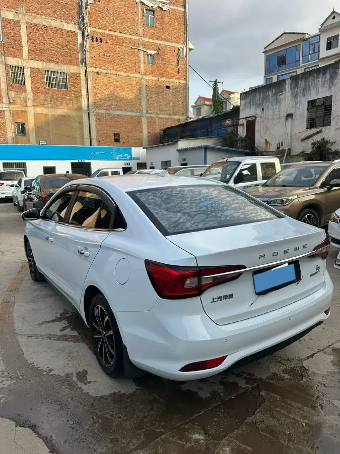 2020 Roewe i5 1.5L 120HP L4 5MT,autocango,china used car exporter,china ev exporter,chinese used car exporter,chinese used ev exporter