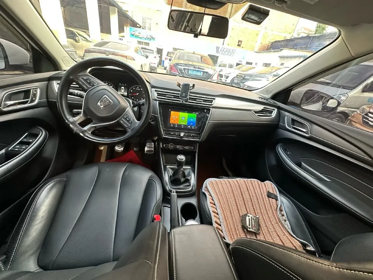 2020 Roewe i5 1.5L 120HP L4 5MT,autocango,china used car exporter,china ev exporter,chinese used car exporter,chinese used ev exporter