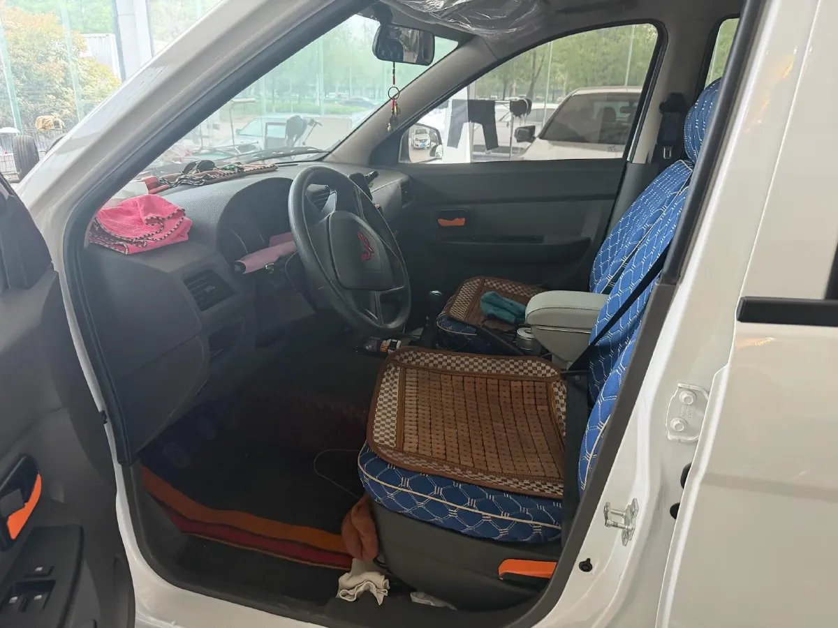 2021 Yema SiPaiKa 1.5L 109HP L4 5MT,autocango,china used car exporter,china ev exporter,chinese used car exporter,chinese used ev exporter