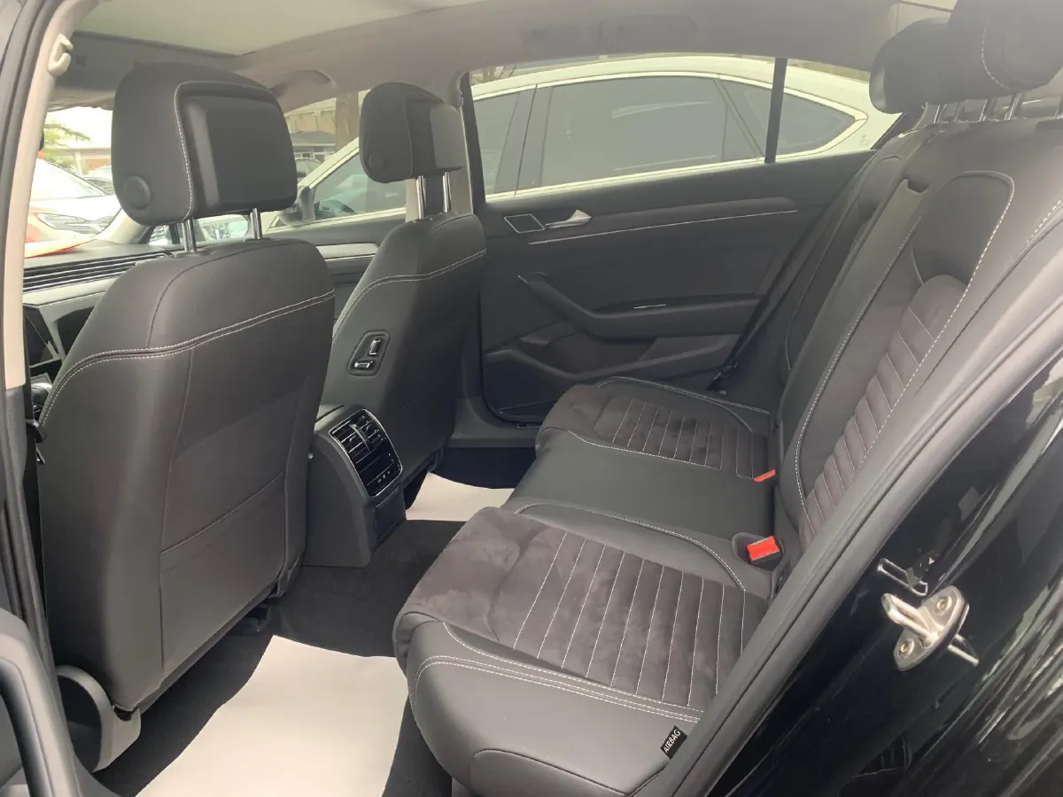 2020 Volkswagen Magotan 2.0T 186HP L4 7DCT,autocango,china used car exporter,china ev exporter,chinese used car exporter,chinese used ev exporter