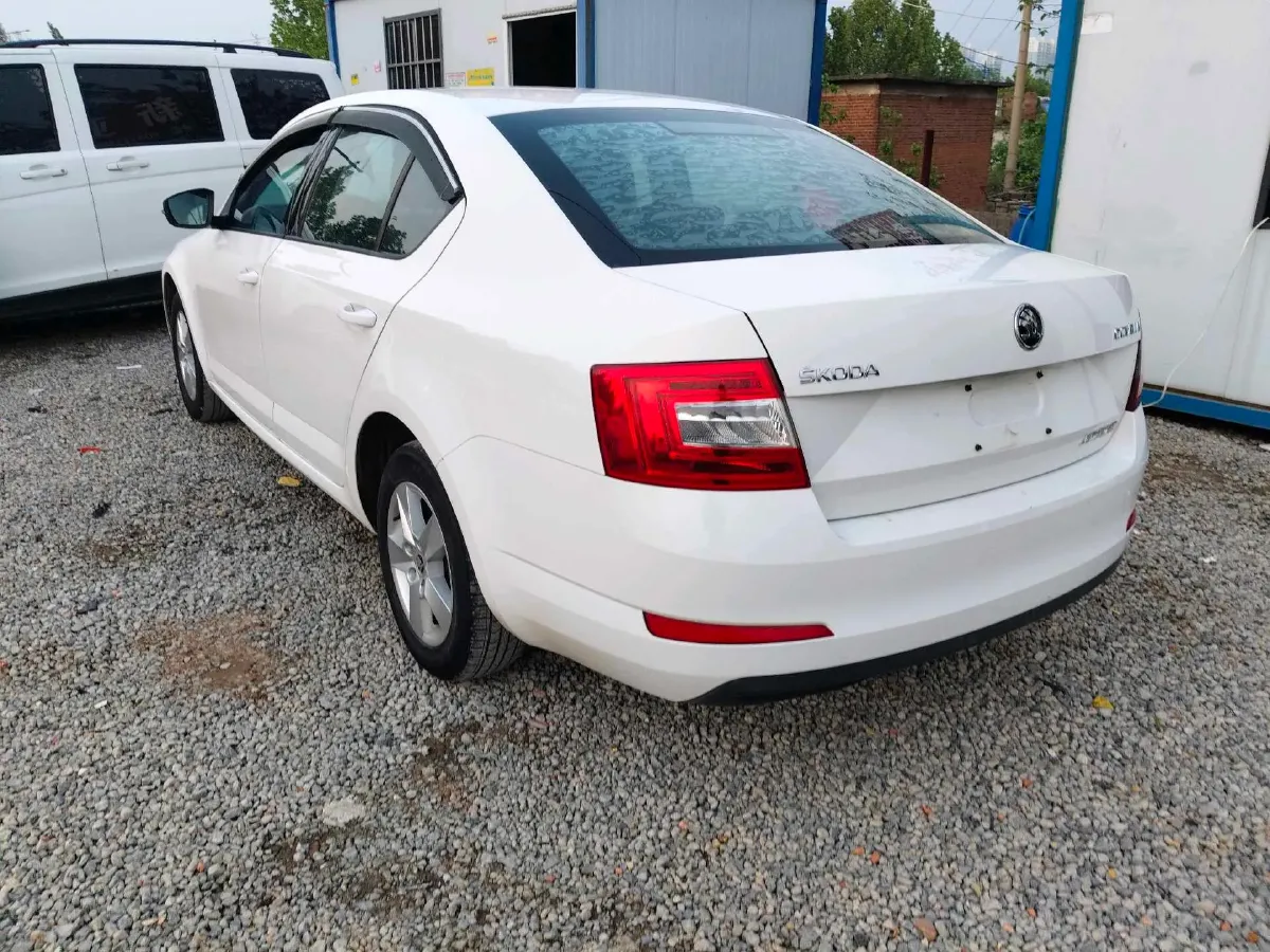 2018 Skoda Octavia 1.6L 110HP L4 5MT,autocango,china used car exporter,china ev exporter,chinese used car exporter,chinese used ev exporter
