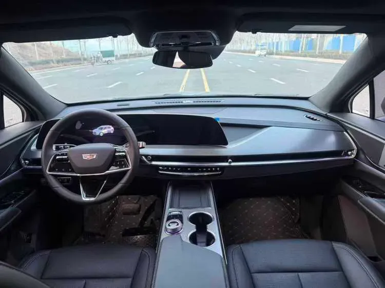 2025 Cadillac XT5 2.0T 237HP L4 9AT,autocango,china used car exporter,china ev exporter,chinese used car exporter,chinese used ev exporter