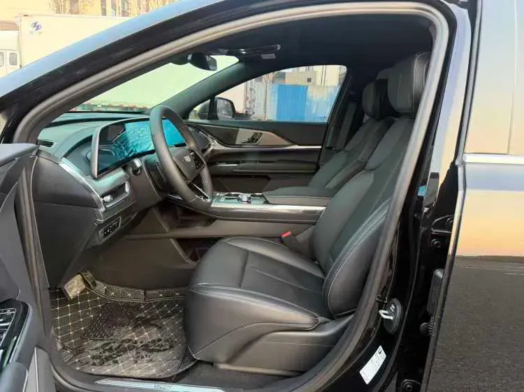 2025 Cadillac XT5 2.0T 237HP L4 9AT,autocango,china used car exporter,china ev exporter,chinese used car exporter,chinese used ev exporter