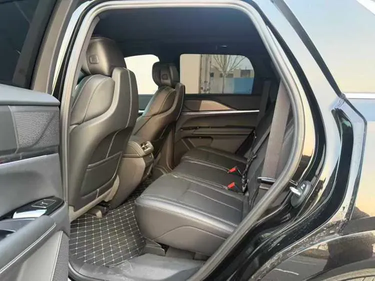 2025 Cadillac XT5 2.0T 237HP L4 9AT,autocango,china used car exporter,china ev exporter,chinese used car exporter,chinese used ev exporter