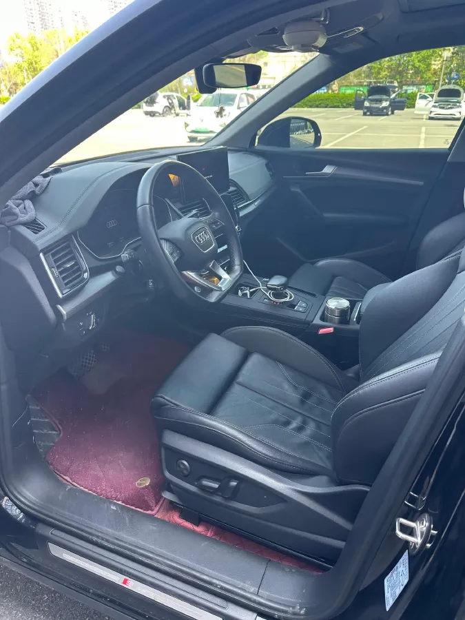 2022 Audi Q5L 2.0T 190HP L4 7DCT,autocango,china used car exporter,china ev exporter,chinese used car exporter,chinese used ev exporter