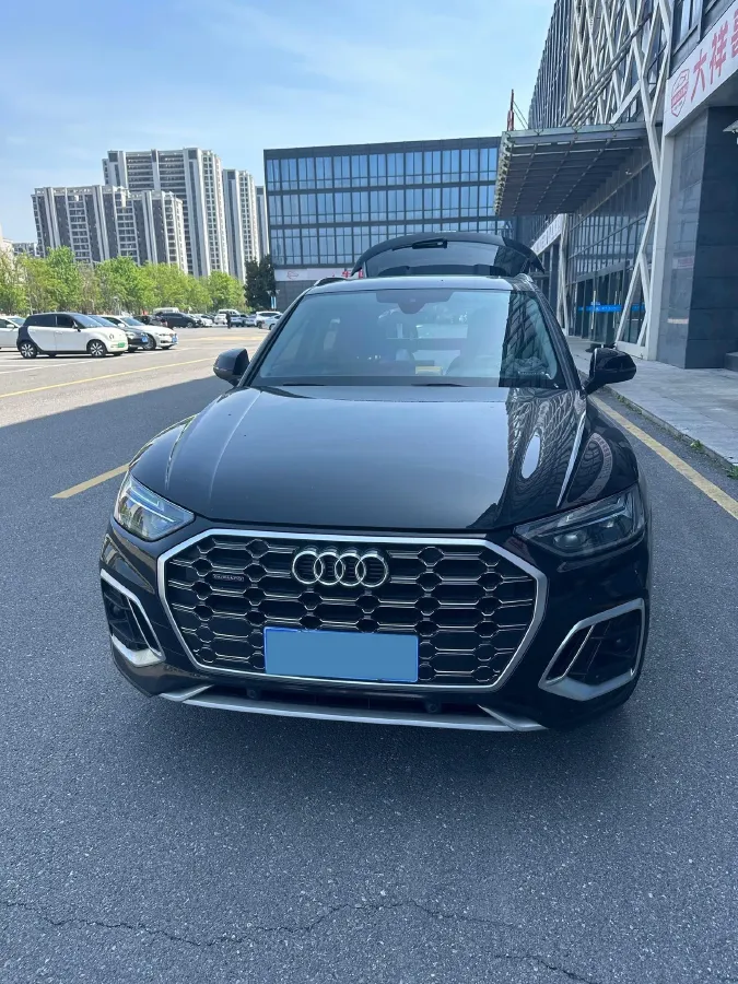 2022 Audi Q5L 2.0T 190HP L4 7DCT,autocango,china used car exporter,china ev exporter,chinese used car exporter,chinese used ev exporter
