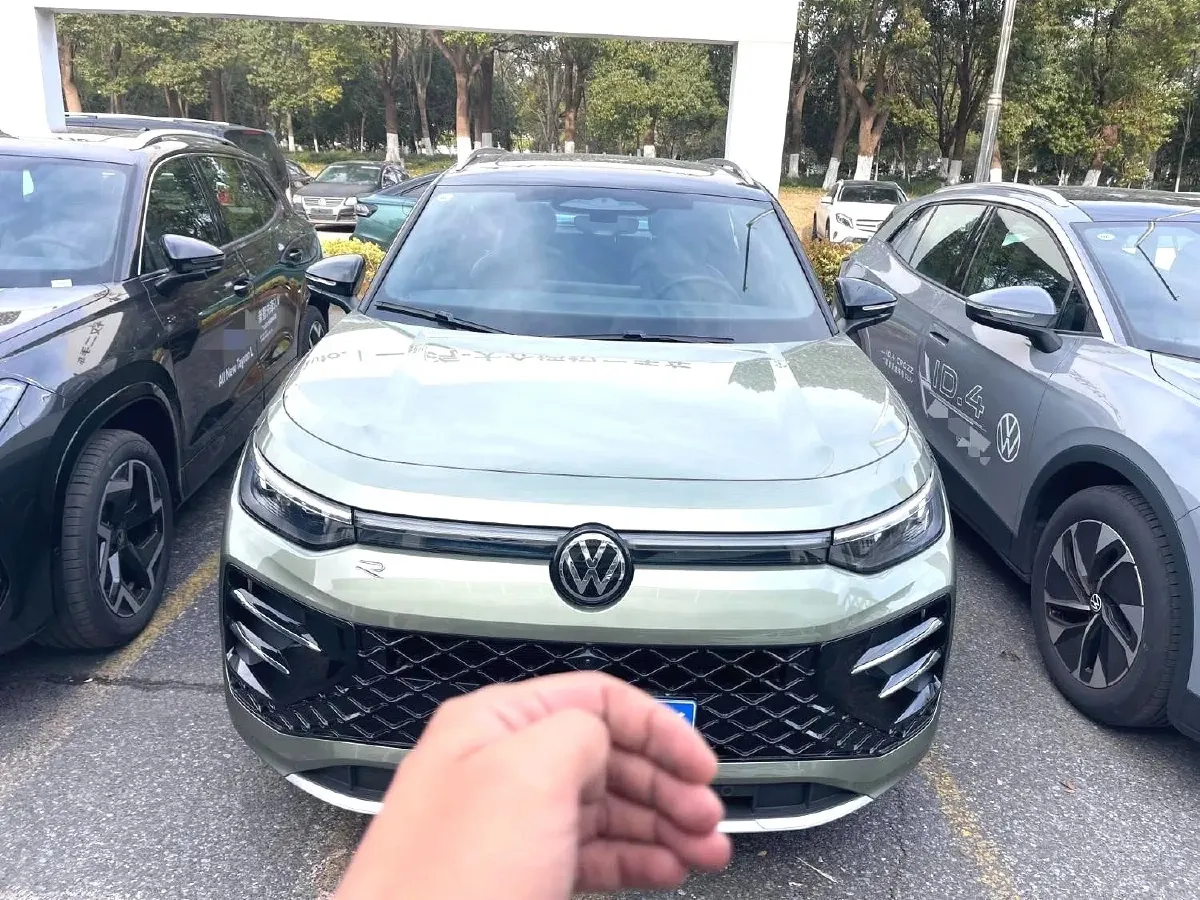 2025 Volkswagen Tayron 2.0T 220HP L4 7DCT,autocango,china used car exporter,china ev exporter,chinese used car exporter,chinese used ev exporter