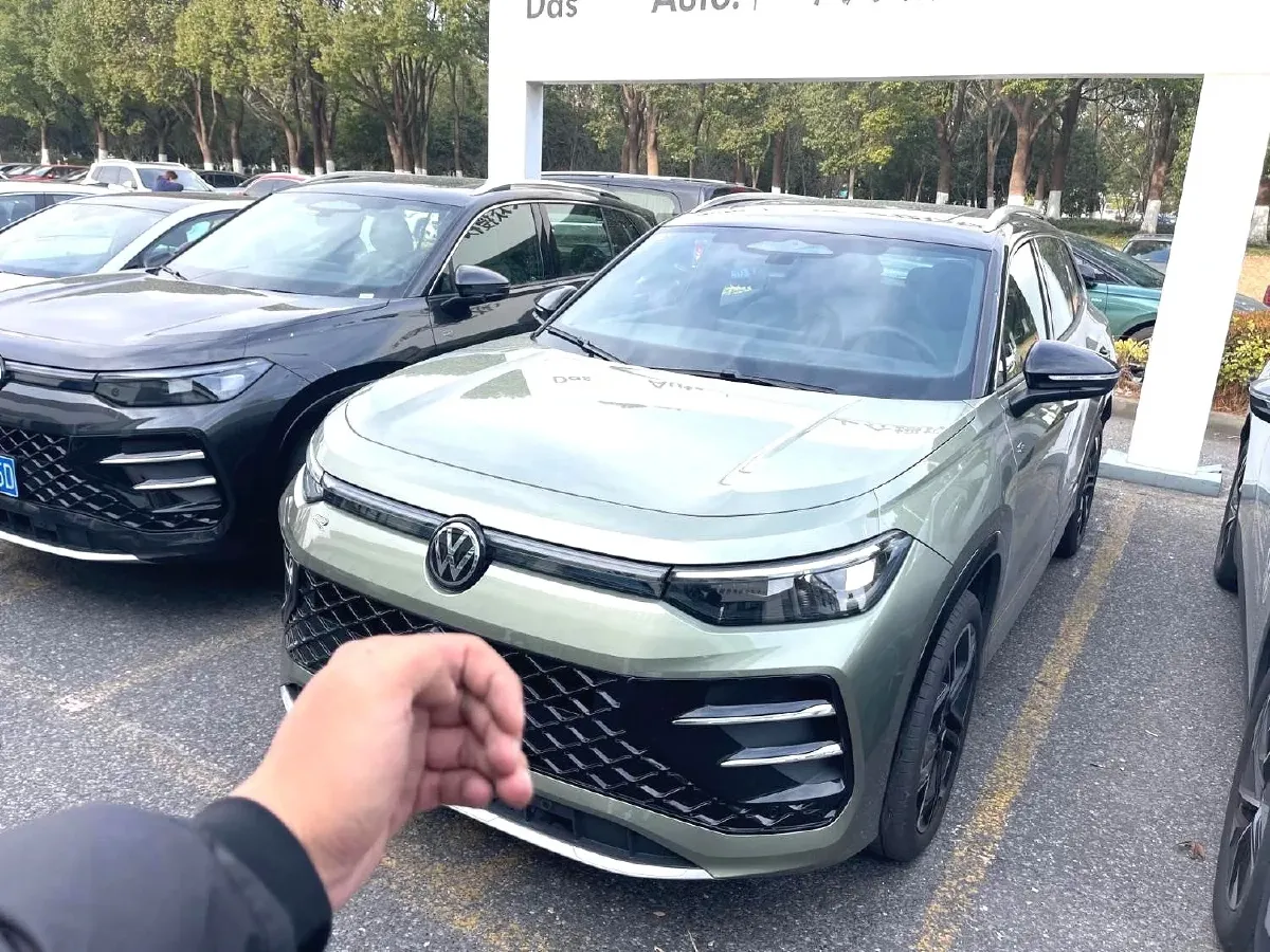 2025 Volkswagen Tayron 2.0T 220HP L4 7DCT,autocango,china used car exporter,china ev exporter,chinese used car exporter,chinese used ev exporter