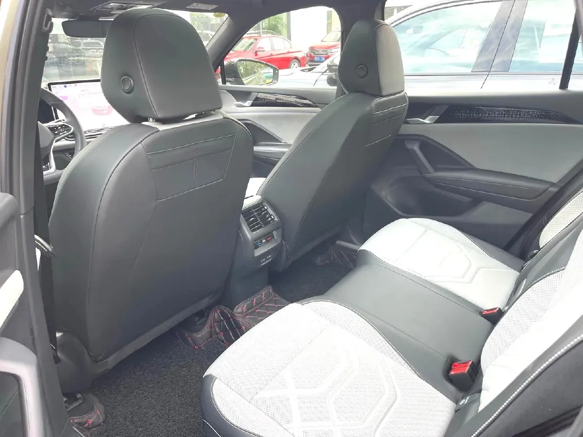 2025 Volkswagen Tayron 2.0T 220HP L4 7DCT,autocango,china used car exporter,china ev exporter,chinese used car exporter,chinese used ev exporter