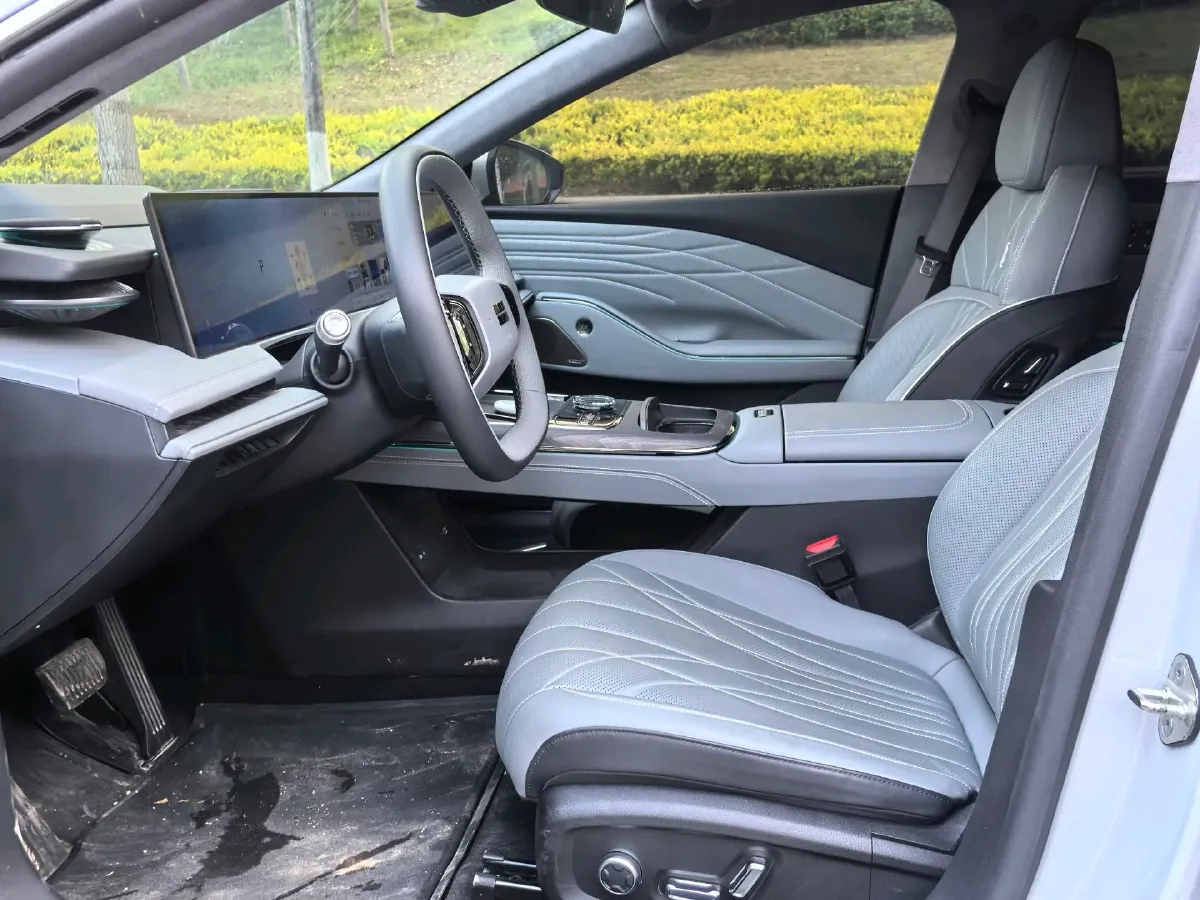 2025 Geely Galaxy E8 BEV 76KWH,autocango,china used car exporter,china ev exporter,chinese used car exporter,chinese used ev exporter