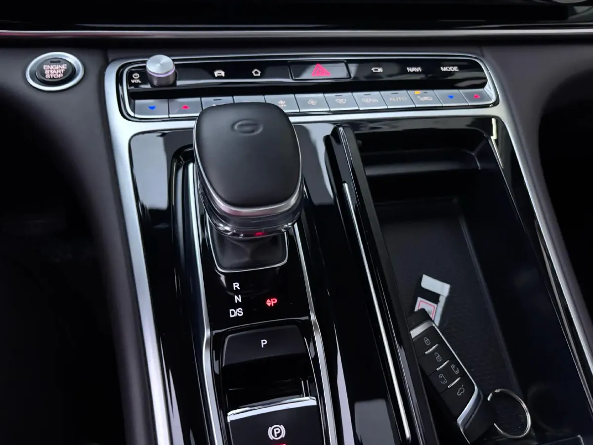 2021 GAC Trumpchi M8 2.0T 252HP L4 8AT,autocango,china used car exporter,china ev exporter,chinese used car exporter,chinese used ev exporter