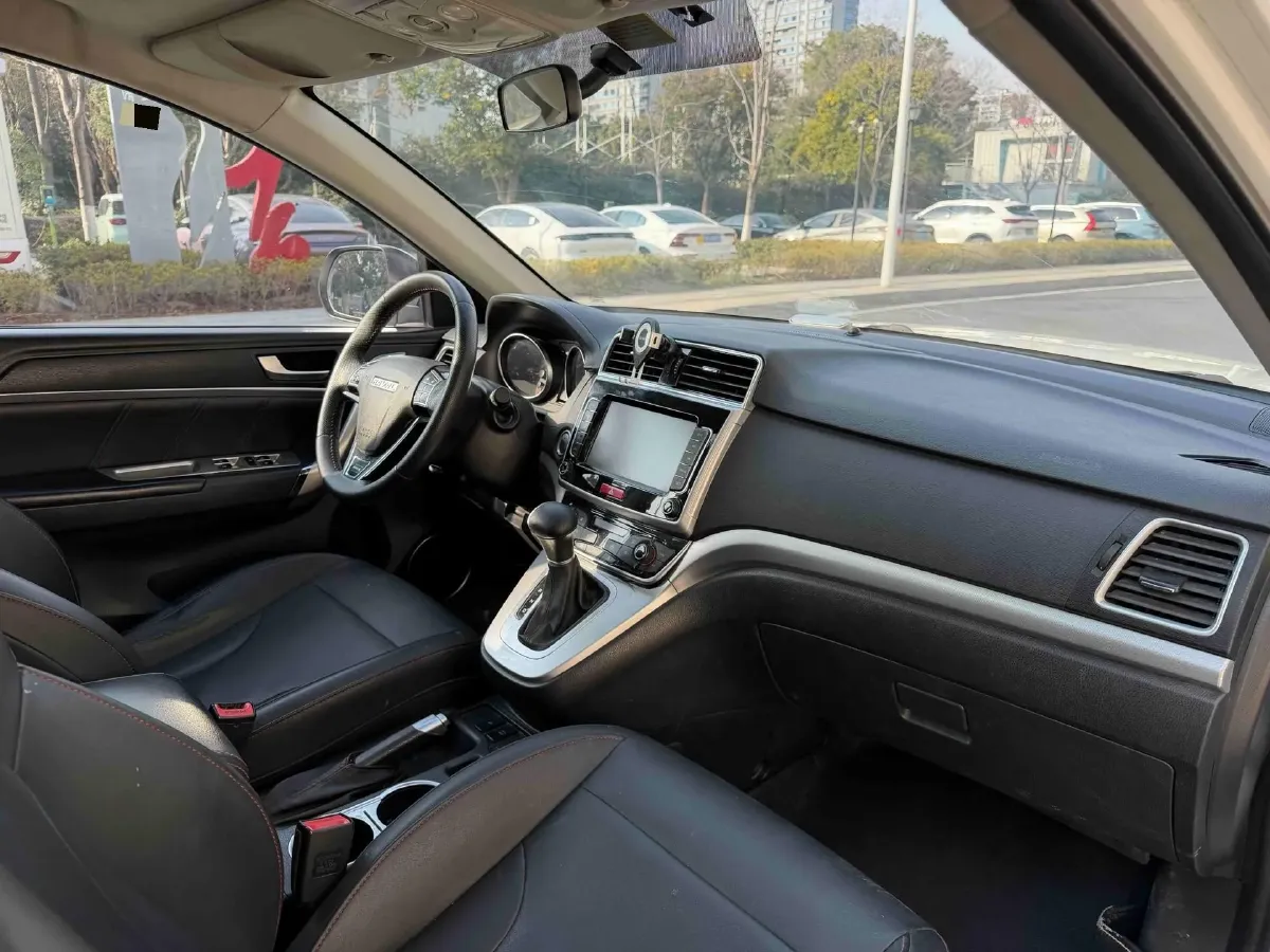 2019 Haval M6 1.5T 150HP L4 7DCT,autocango,china used car exporter,china ev exporter,chinese used car exporter,chinese used ev exporter