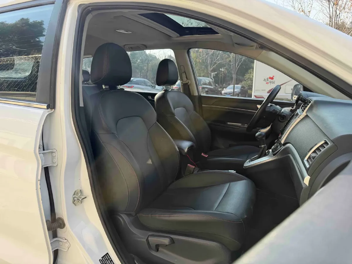 2019 Haval M6 1.5T 150HP L4 7DCT,autocango,china used car exporter,china ev exporter,chinese used car exporter,chinese used ev exporter