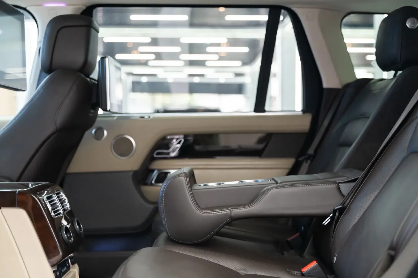 2021 Land Rover Range Rover 3.0T 400HP L6 8AT,autocango,china used car exporter,china ev exporter,chinese used car exporter,chinese used ev exporter