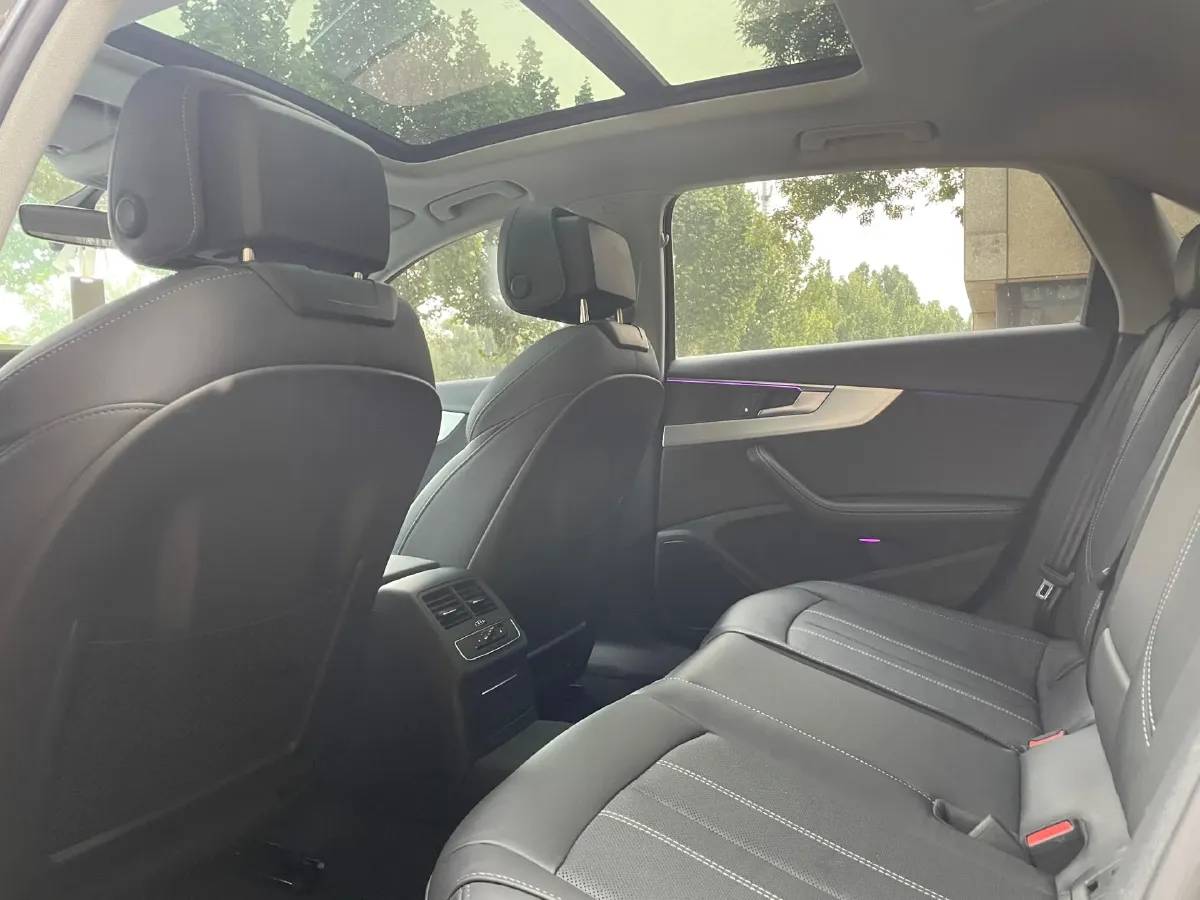 2023 Audi A4L 2.0T 190HP L4 7DCT,autocango,china used car exporter,china ev exporter,chinese used car exporter,chinese used ev exporter