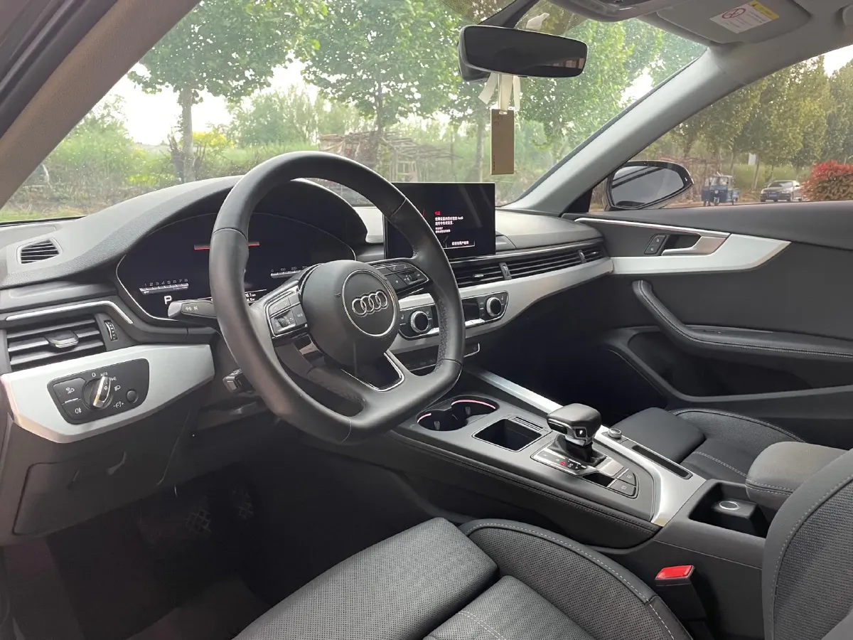 2023 Audi A4L 2.0T 190HP L4 7DCT,autocango,china used car exporter,china ev exporter,chinese used car exporter,chinese used ev exporter