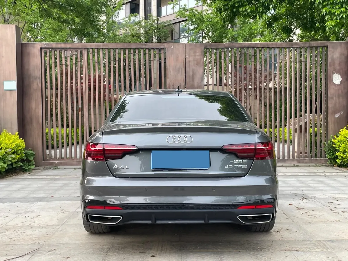 2023 Audi A4L 2.0T 190HP L4 7DCT,autocango,china used car exporter,china ev exporter,chinese used car exporter,chinese used ev exporter