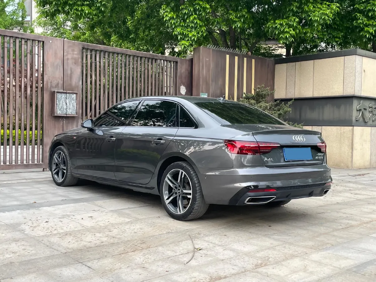 2023 Audi A4L 2.0T 190HP L4 7DCT,autocango,china used car exporter,china ev exporter,chinese used car exporter,chinese used ev exporter