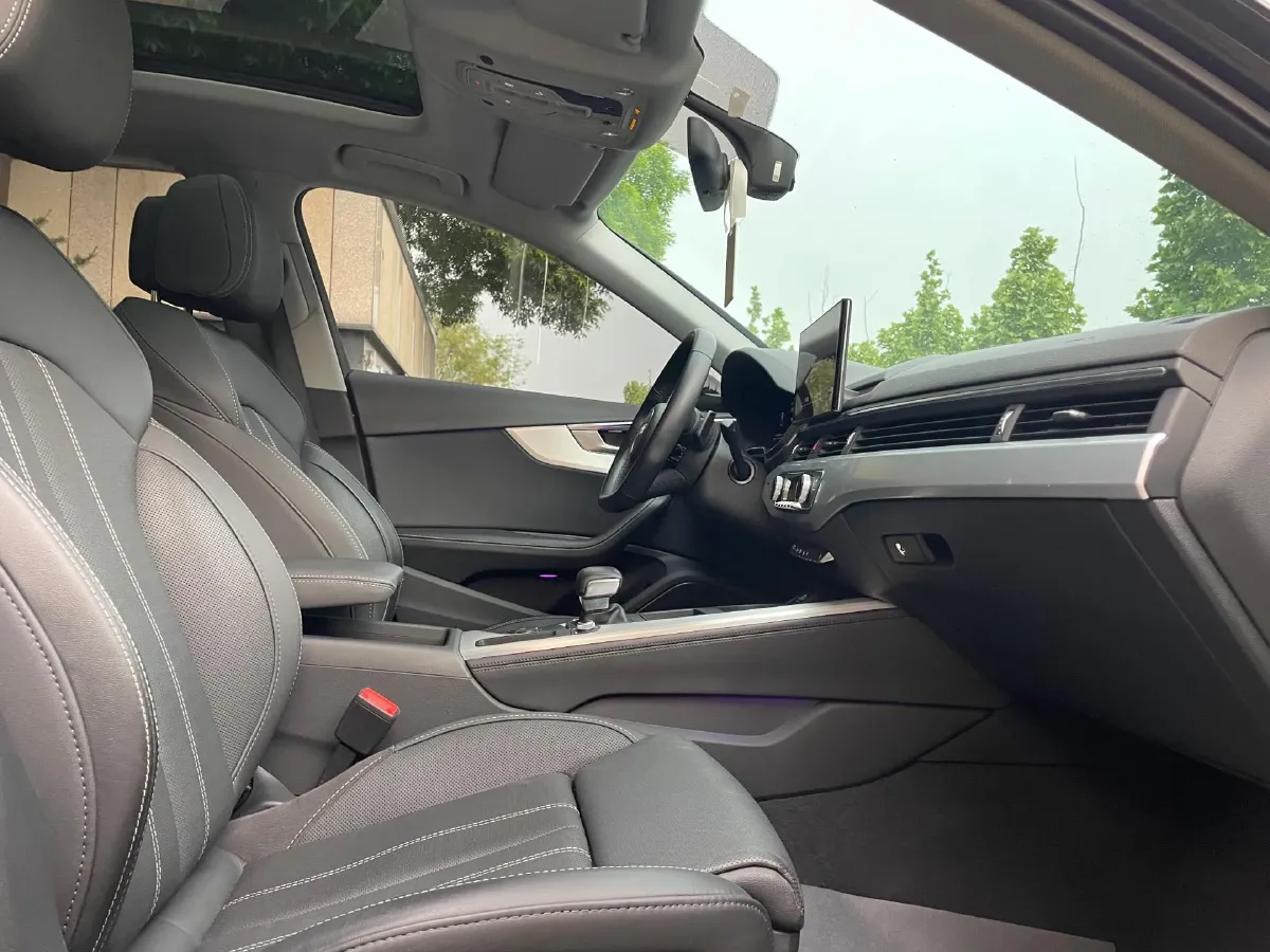 2023 Audi A4L 2.0T 190HP L4 7DCT,autocango,china used car exporter,china ev exporter,chinese used car exporter,chinese used ev exporter