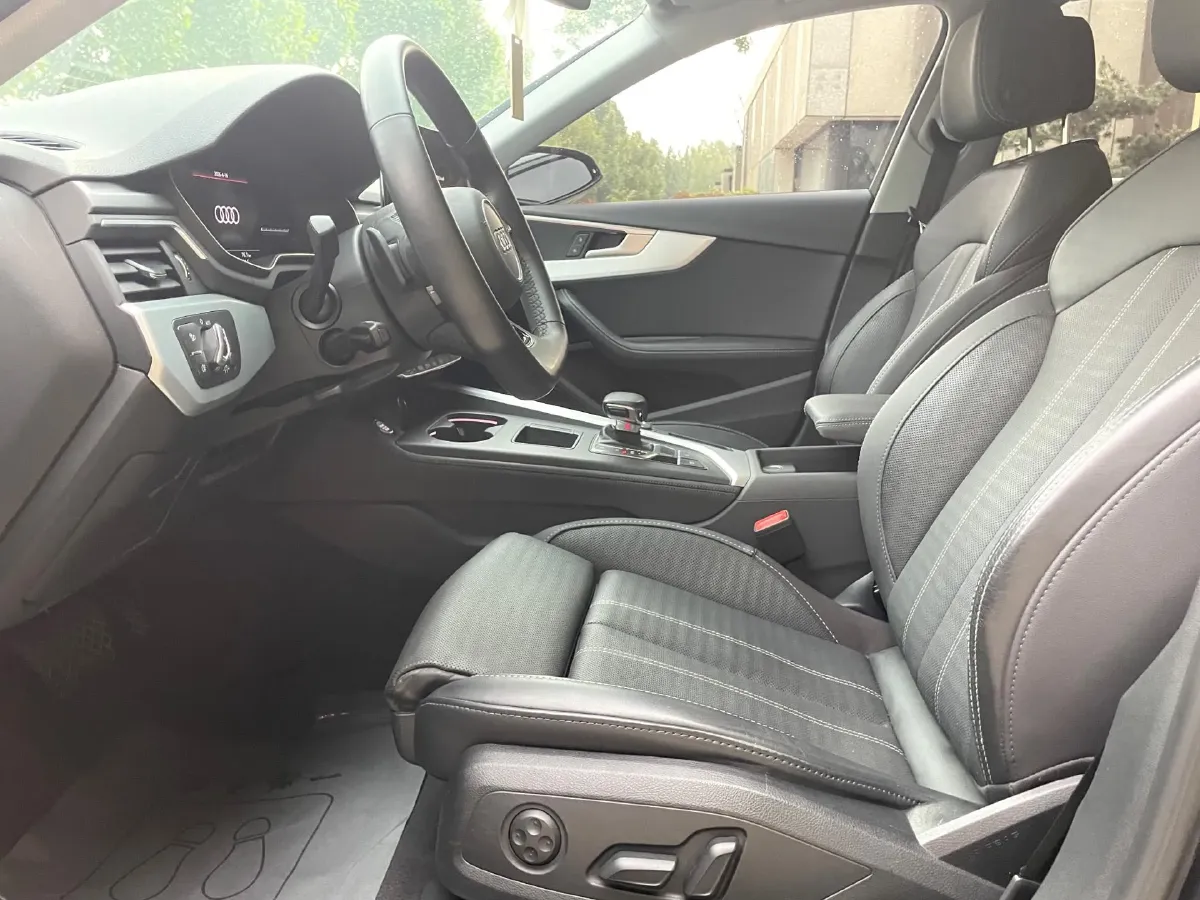 2023 Audi A4L 2.0T 190HP L4 7DCT,autocango,china used car exporter,china ev exporter,chinese used car exporter,chinese used ev exporter