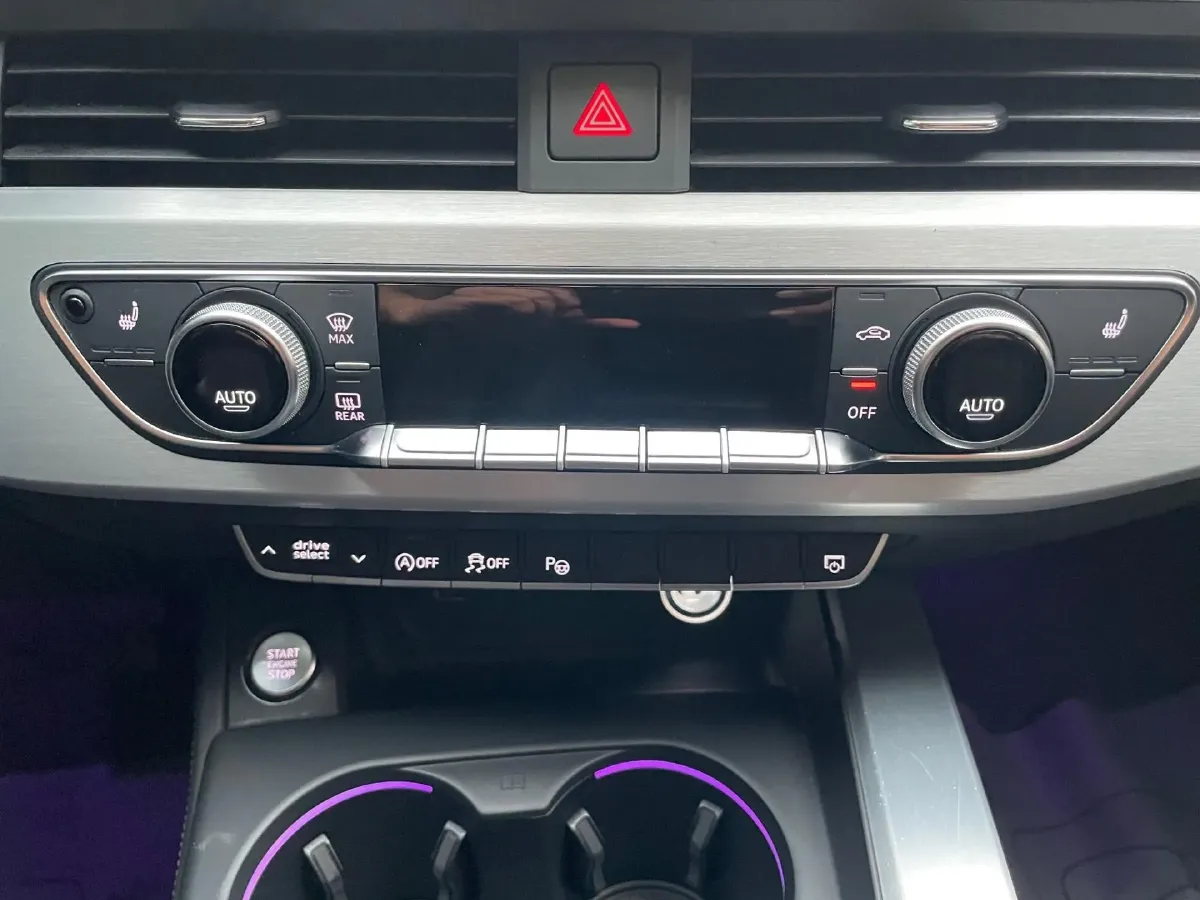 2023 Audi A4L 2.0T 190HP L4 7DCT,autocango,china used car exporter,china ev exporter,chinese used car exporter,chinese used ev exporter