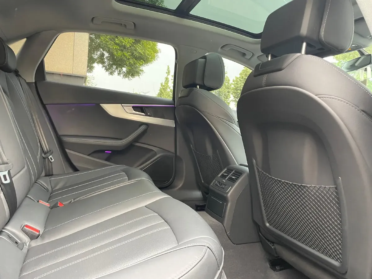 2023 Audi A4L 2.0T 190HP L4 7DCT,autocango,china used car exporter,china ev exporter,chinese used car exporter,chinese used ev exporter